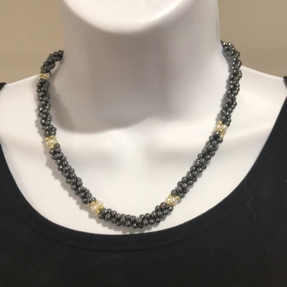 Beautiful beaded rope necklace with pearl accents - Picture 2 of 8